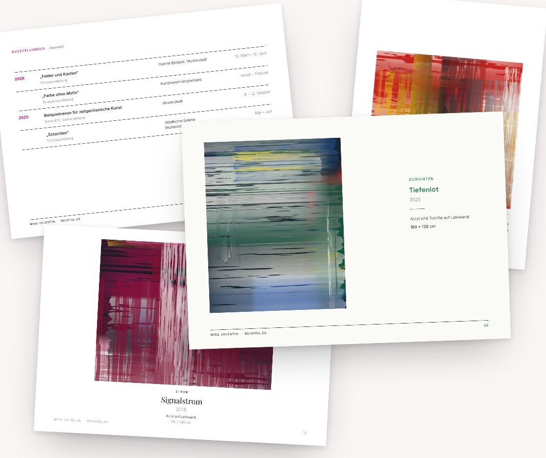 Vier Seiten eines Beispiel-Portfolios in vier Designs: obenauf die Werktafel „Tiefenlot“ mit Werkangaben im Design Tanne, darunter die Werktafeln „Signalstrom“ und „Terrakotta“ sowie eine Ausstellungsliste
